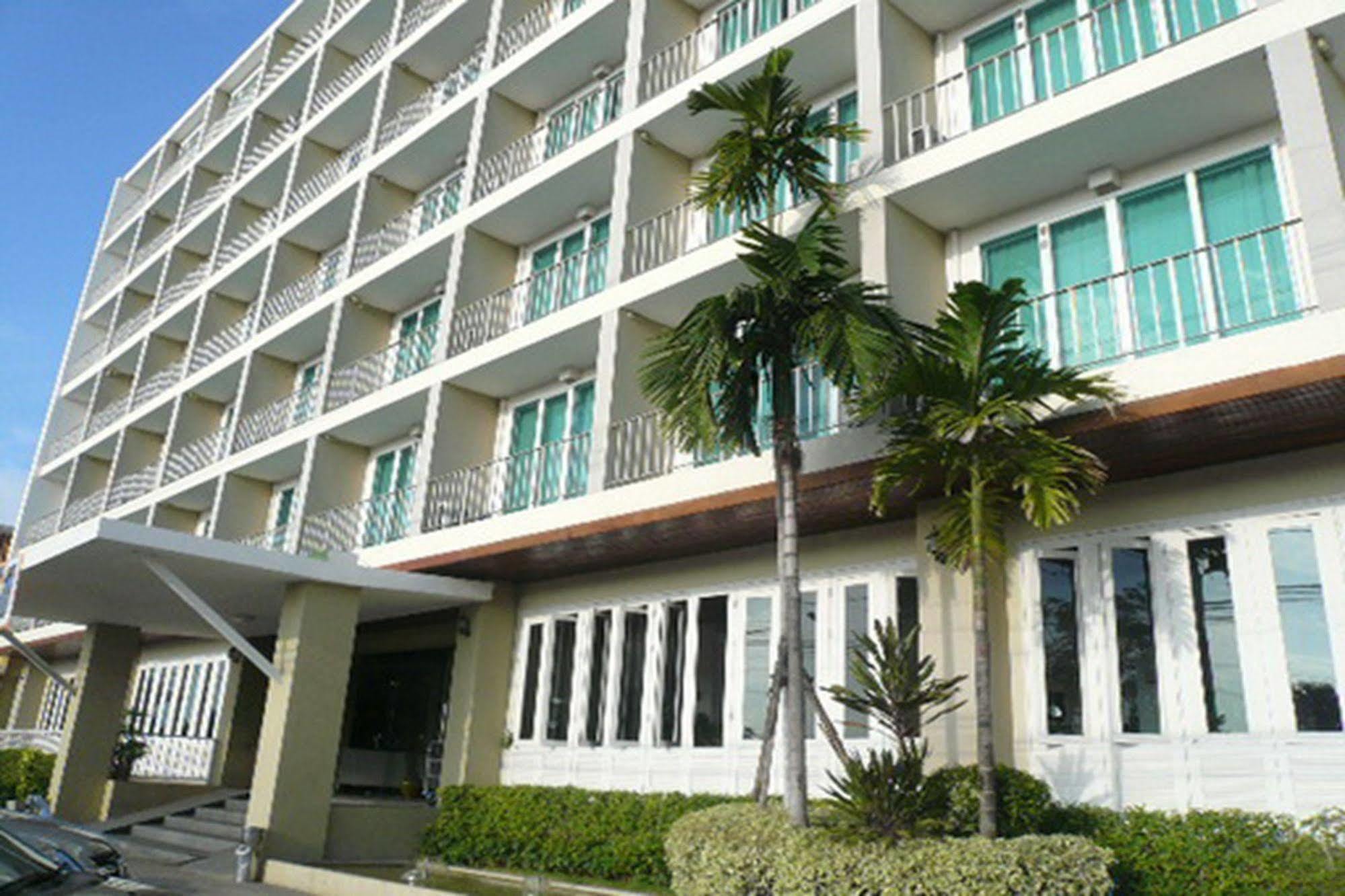 B2 Premier & Khách sạn